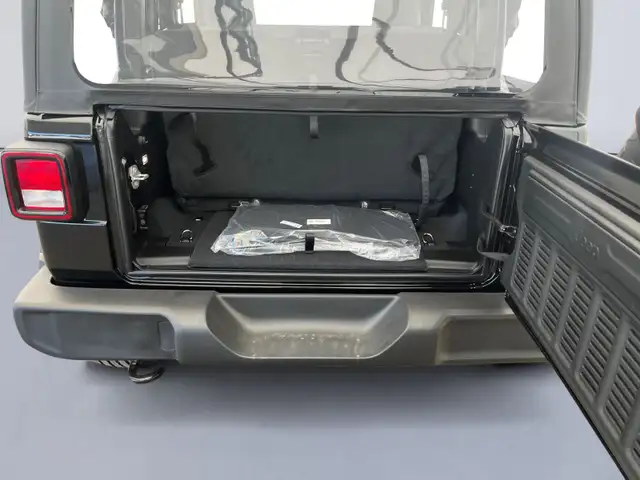 2025 Jeep Wrangler Sport 2 Door 4x4 in Cars & Trucks in Ottawa - Image 21