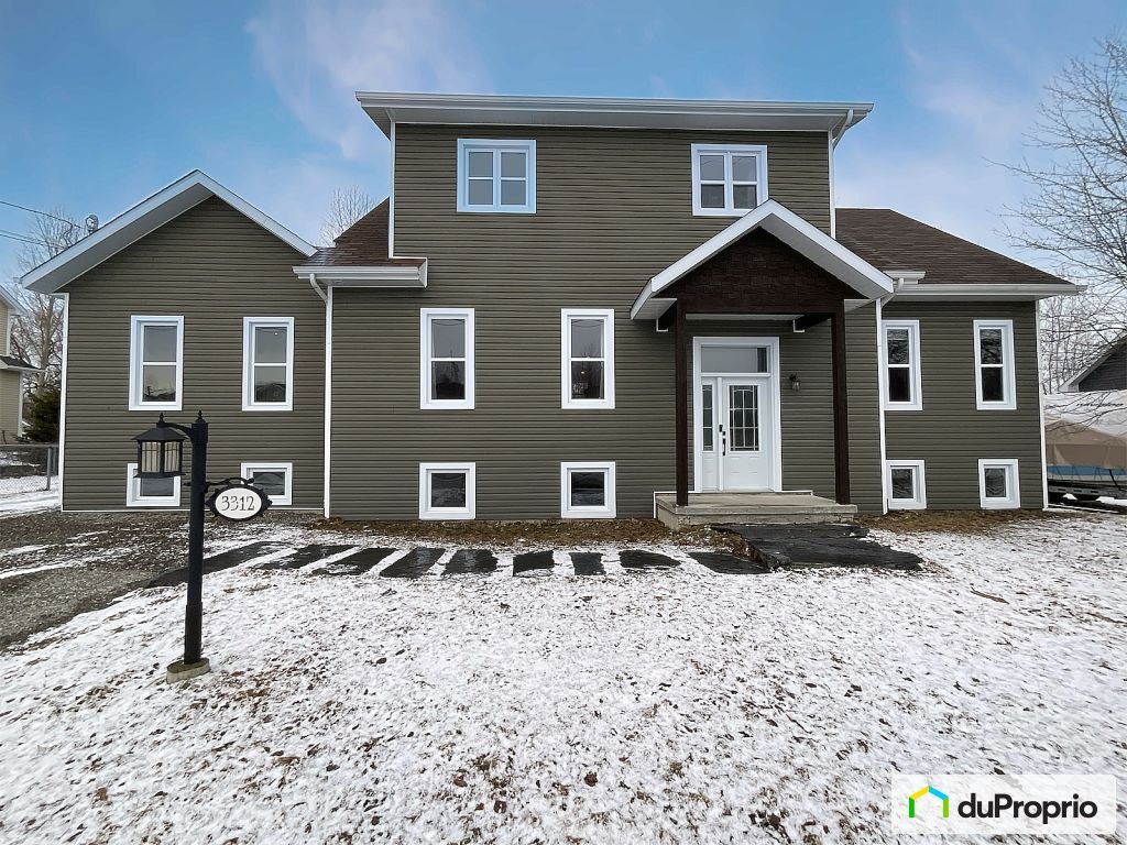 $875,000 - Intergenerational in Sherbrooke (Mont-Bellevue) — photo 1