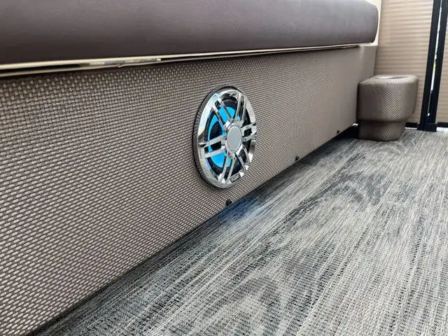 2022 Sweetwater SW 2286 Single Flip Lounge in Sport Touring in Sault Ste. Marie - Image 50