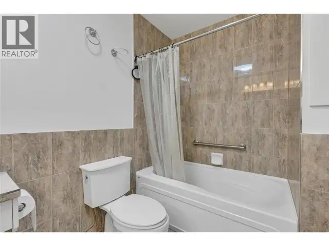 4589 Lakeside Road Penticton, British Columbia in Houses for Sale in Penticton - Image 38