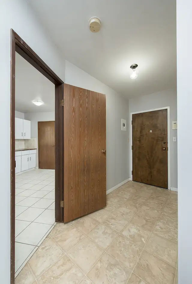 Carlton Court - 1 BED ROOM Apartment for Rent in Long Term Rentals in Edmonton - Image 12