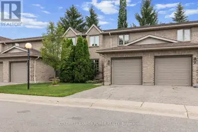 Move-in ready and ideally located in desirable North London's Richmond Hill community, is perfect fo...