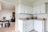 Located on a quiet stretch of Bronson Avenue in downtown Ottawa, The Juliana offers luxury, condo-st... (image 4)