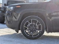 This Jeep Cherokee has a strong Intercooled Turbo Gas/Electric I-4 1.6 L/98 engine powering this Var... (image 8)