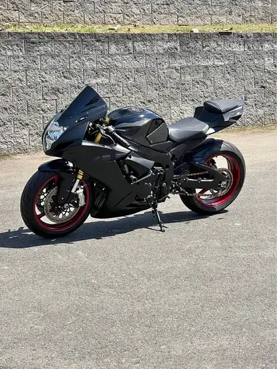 APPLY NOW: https://www.ridecollective.ca/get-pre-approved 2018 SUZUKI GSX-R 750 • 750cc engine deliv...