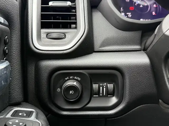 2024 Ram 5500 Heavy Duty Laramie 4x4 Crew Cab Cummins Service Tr in Heavy Trucks in Regina - Image 53