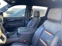 CLEAN CARFAX, Heated and Cooled Front Seats, 360 Camera, SUNROOF, Head Up Display, Dual Climate Zone... (image 1)