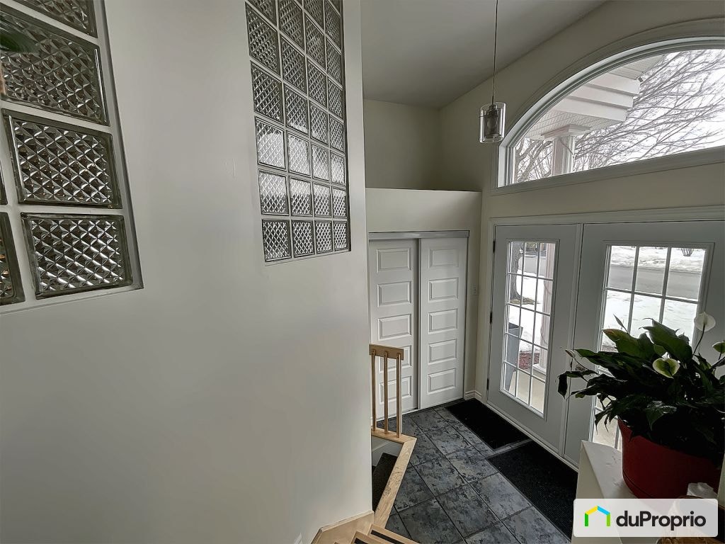$689,000 - Split Level for sale in St-Hyacinthe (Douville) — photo 2