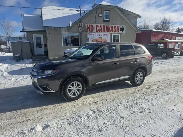 2017 Mitsubishi Outlander ES AWD in Cars & Trucks in Sudbury - Image 2