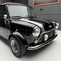 This is your chance to own a genuine piece of Mini history. The Silverstone Edition was a limited ru... (image 5)