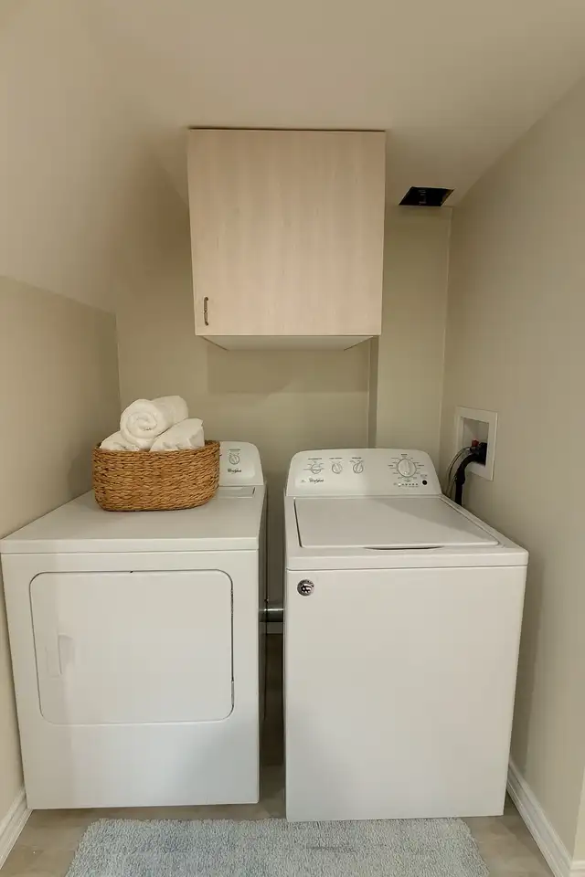 Bright 2 Bedroom + Den Lower Apartment – West End Peterborough in Long Term Rentals in Peterborough - Image 10