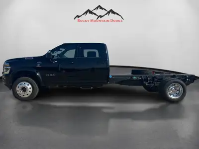 2026 RAM 5500 CAB CHASSIS CREW CAB COMES WITH A 6.7L CUMMINS, 8 SPEED TORQUEFLITE AUTOMATIC TRANSMIS...