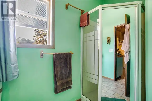 7465 Broadwater Road Castlegar, British Columbia in Houses for Sale in Nelson - Image 24