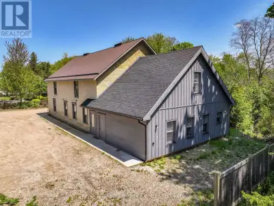 Ideal commercial space available for lease in Tiverton. This approximately 1000sq foot modernized sp...
