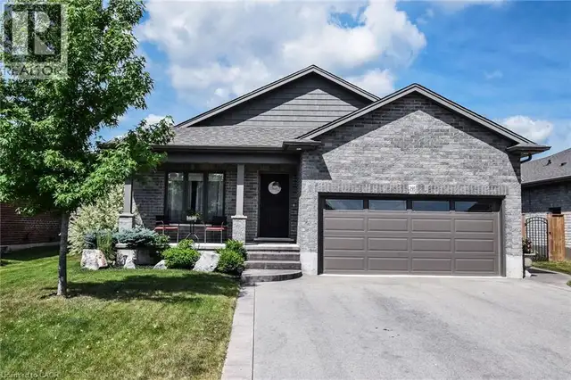 295 COURTLAND Street Delhi, Ontario in Houses for Sale in Norfolk County - Image 4