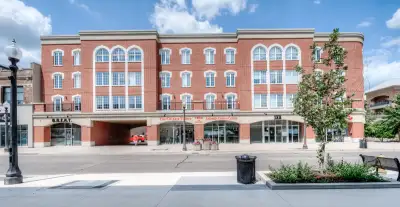 Live in the heart of downtown Brantford in a clean, modern 1-bedroom apartment just steps from every...