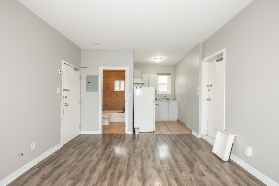 241 Gibson Ave, Hamilton (4) - Bachelor Apartment 2