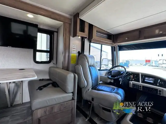 2021 Holiday Rambler Admiral 34J only 13 Milles in RVs & Motorhomes in Moncton - Image 27