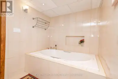 20 BRIDGENORTH CRESCENT Toronto (Thistletown-Beaumonde Heights),