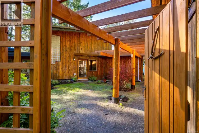 6161 Lacon Rd Denman Island, British Columbia in Houses for Sale in Comox / Courtenay / Cumberland - Image 32