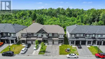 Priced below last year's Builder's advertised price! Built in 2025 & loaded of upgrades. This End-Un...