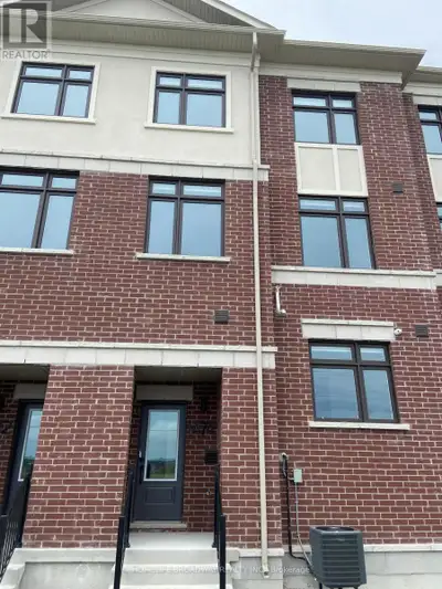 Brand New 3 Storey Freehold Townhouse in Richmond Hill, Never Live In, Double Garage with Total 4 Pa...