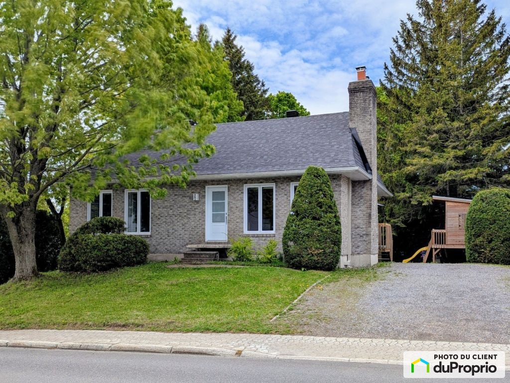 $539,900 - Bungalow for sale in Charlesbourg — photo 1