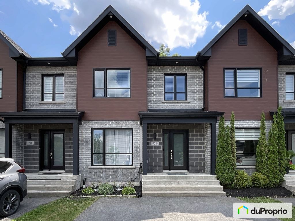 $480,000 - Townhouse for sale in St-Michel — photo 1