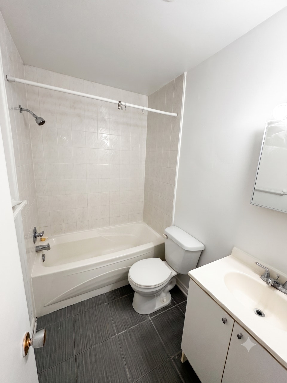 41/2  vieux longueuil -rabais 300$ pour 3 mois -métro 5