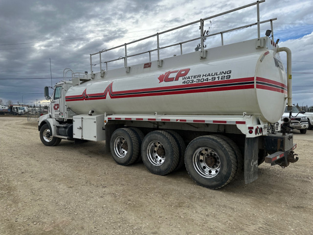 2007 4900SA Western Star Pre-Emission Tri Drive Water Truck in Heavy Trucks in Red Deer - Image 2