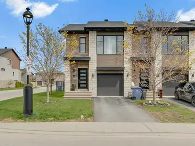 Charming multi-storey home located in the sought-after Lakeview area of Aylmer. Built in 2018, it of...