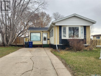 112 17th STREET NE Weyburn, Saskatchewan