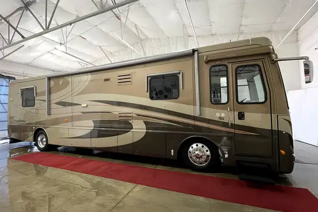 2006 Newmar Dutch Star 4028 – Pre-Owned Class A Motorhome. in RVs & Motorhomes in Red Deer - Image 3