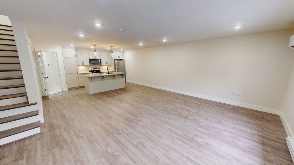 DECEMBER 1ST - 2 BED/1.5 BATH - TOWNHOUSE + BALCONY - UPTOWN 5