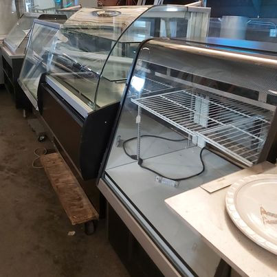 HUSSCO EDMONTON USED Refrigerated Grocery Deli Display Cases in Industrial Kitchen Supplies in Edmonton - Image 2