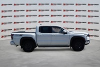 Conquer any adventure in this rugged 2025 Nissan Frontier PRO-4X Crew Cab Pickup. With just 14,403 k... (image 6)