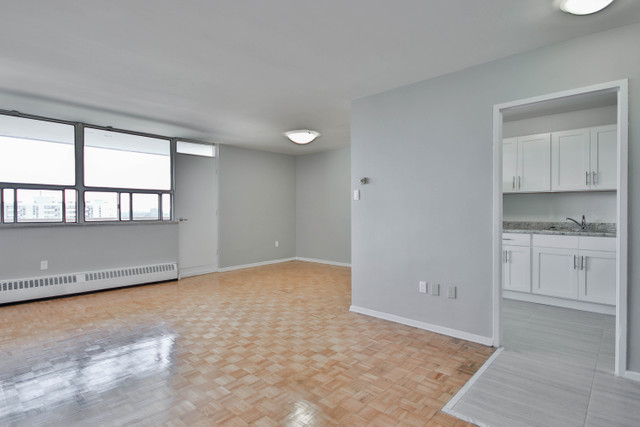 Jr. 1, 1 & 2 Bedrooms - Apartments for Rent - Bathurst & Steeles in Long Term Rentals in City of Toronto - Image 4
