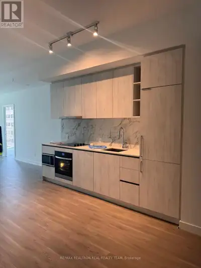 607 - 8 WELLESLEY STREET W Toronto (Bay Street Corridor), Ontari