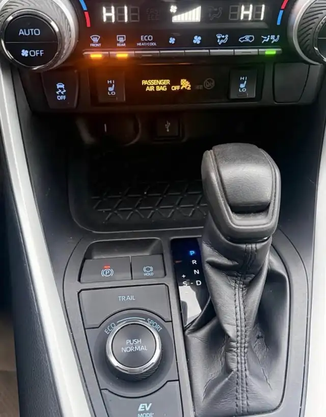 2022 TOYOTA RAV4 HYBRID LE WE FINANCE ALL CREDIT GOOD BAD UGLY in Cars & Trucks in Edmonton - Image 14