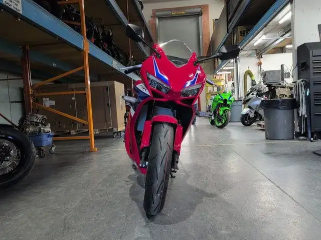 2025 Honda CBR650R in Street, Cruisers & Choppers in Calgary - Image 8
