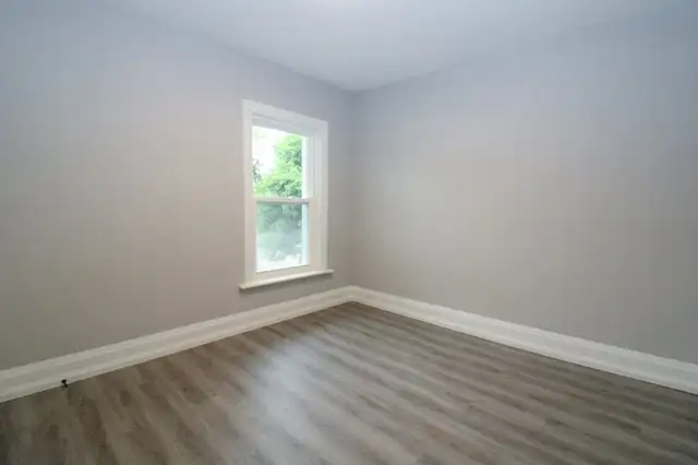 Unit A - 468 Bolivar Street, Peterborough - All Utilities & Park in Long Term Rentals in Peterborough - Image 9