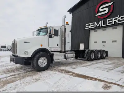 1 Owner 2008 Kenworth T800 Tri Drive Cab and Chassis Tridem Complete Engine Overhaul just completed....