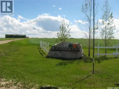Escape to your ideal seasonal retreat near the stunning shores of Salinaty Lake. This fully serviced...