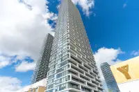 Executive, sun-filled 2+1 bed in downtown Vaughan for sale!!!!!
