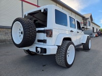 Look unique ALL WHITE Jeep Wragler Unlimited. Roues Vision 22x14" blanches sur pneus Mud Terrain 33x... (image 6)