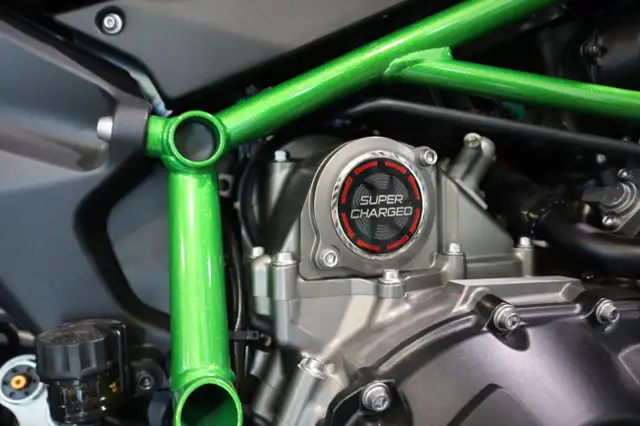 2025 Kawasaki NINJA H2 CARBON in Street, Cruisers & Choppers in Edmonton - Image 6