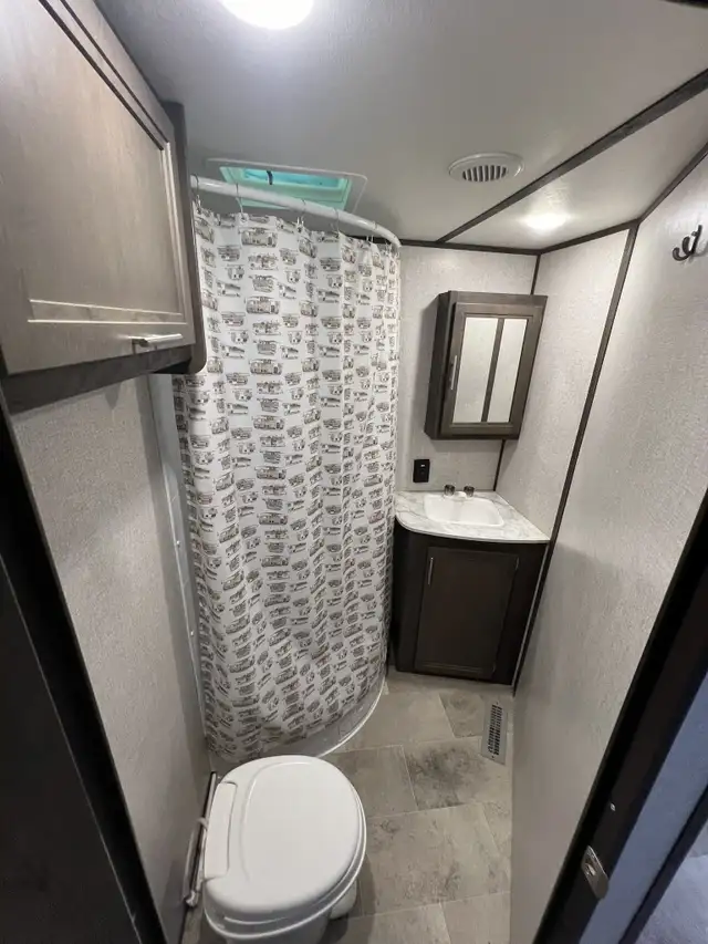 2020 DUTCHMEN COLEMAN LANTERN 337BH (FINANCING AVAILABLE) in Travel Trailers & Campers in Strathcona County - Image 11