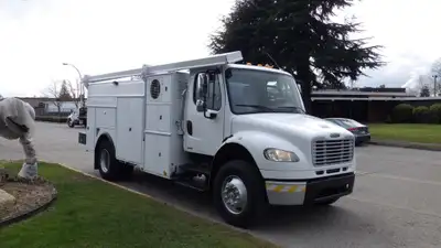 2006 Freightliner M2 106 Medium Duty Service Truck Dually CNG Natural Gas 3 Seater 2 door automatic...