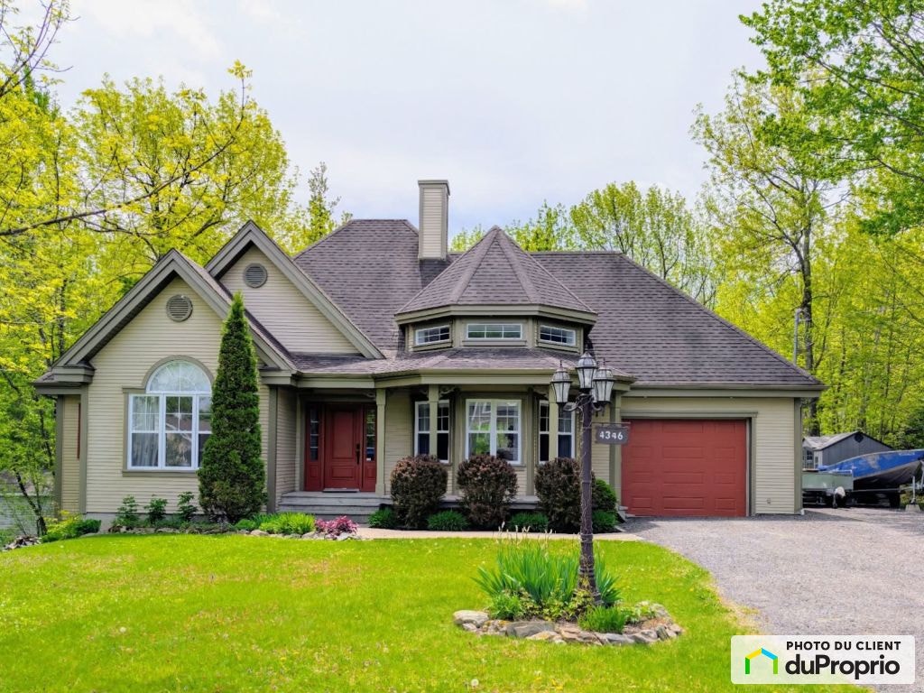 $639,900 - Bungalow for sale in Ascot Corner — photo 1