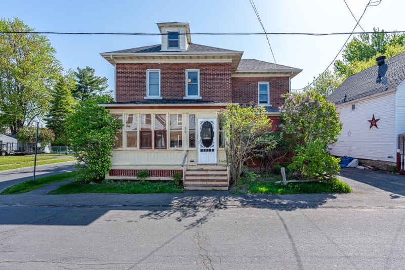 All brick 4 bedroom home with character! Houses for Sale Cornwall